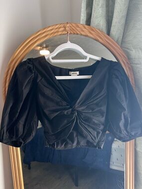 Black Twist-Knot Puff Sleeve Crop Top